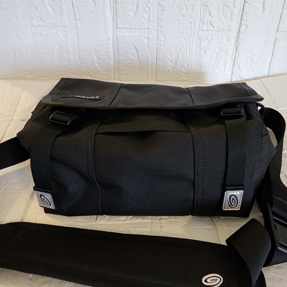 Small Timbuk2 Black Messenger Bag - Picture 7 of 11